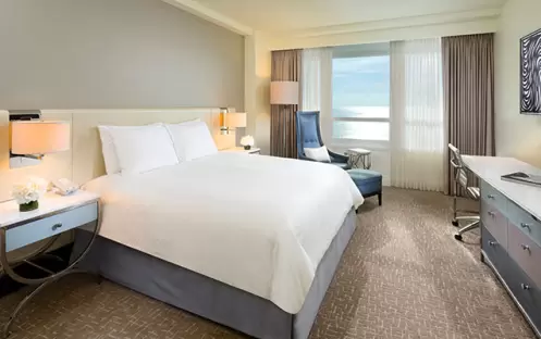 Fontainbleau - Ocean View Guest Room King Fontainbleau - Ocean View Guest Room King